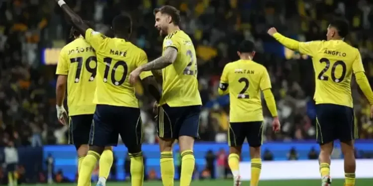 النصر يقهر بطل آسيا بثنائية رونالدو وكومان ويقترب من الدرع