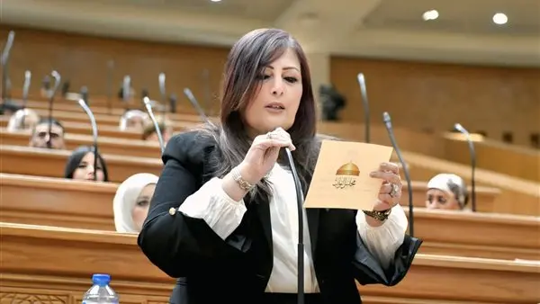 إليزابيث شاكر: إدراج الممتنعين عن سداد النفقات على قوائم المنع من السفر خطوة مهمة