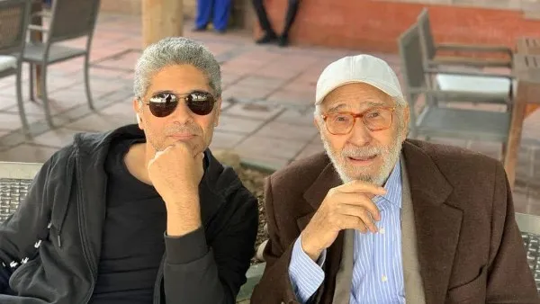 فاقد الوعي .. نجل عبدالرحمن أبوزهرة يكشف الحالة الصحية لوالده/خاص
