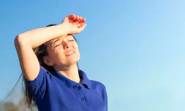 العلم يحذر: موجات الحر تحوّل البشر إلى “قنابل موقوتة”. كيف يؤثر الطقس على دماغك؟