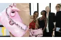 النجوم يزيّنون عرض Chanel آيساب روكي تصدّرهم بحقيبته الوردية (صور وفيديو)