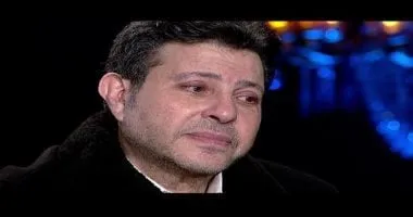 بدأت بجراحة فى العمود الفقرى والقولون.. رحلة هانى شاكر مع المرض من مصر إلى فرنسا.. أزمة يناير الصحية تنتهى بجراحة عاجلة وسفر مفاجئ.. ومن التحسن لانتكاسة غير متوقعة تعيد المطرب الكبير لأجهزة التنفس الص