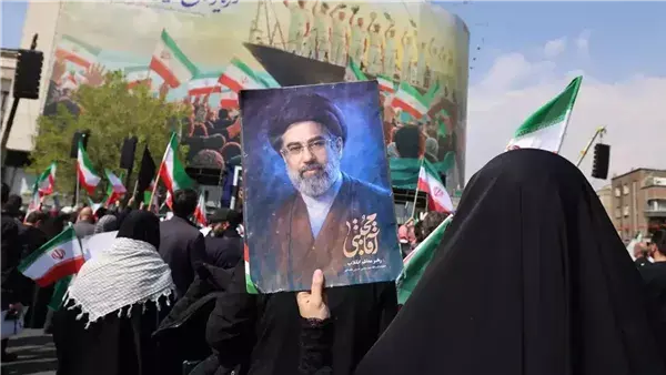 تصعيد جديد في طهران.. تقارير تكشف دور مجتبى خامنئي في تعطيل التفاهم مع أمريكا
