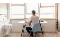 العمل عن بُعد: هل يزيد الإنتاجية أم يضعفها