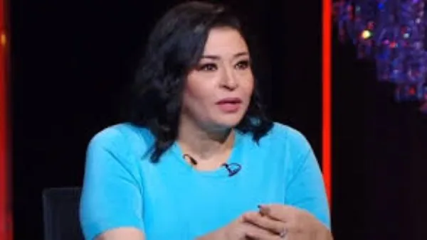 صفوة: أمي توفت بعد أبويا بأربع شهور ولسبت إسود على وحيد حامد أكتر منهم