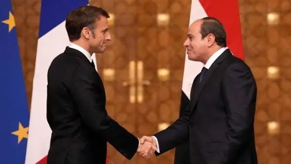 خبيرة بالشأن الأوروبي تكشف لـ" آفاق عربية " كواليس زيارة ماكرون للقاهرة..لماذا تتحرك فرنسا الآن؟