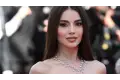 مايا شموع وورود وأجواء رومانسية (فيديو)
