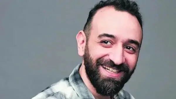 عمرو سلامة ينتقد تصرفات بعض الجمهور في السينما: ليه دافع فلوس في دخول السينما وإنت مش مهتم تشوف الفيلم