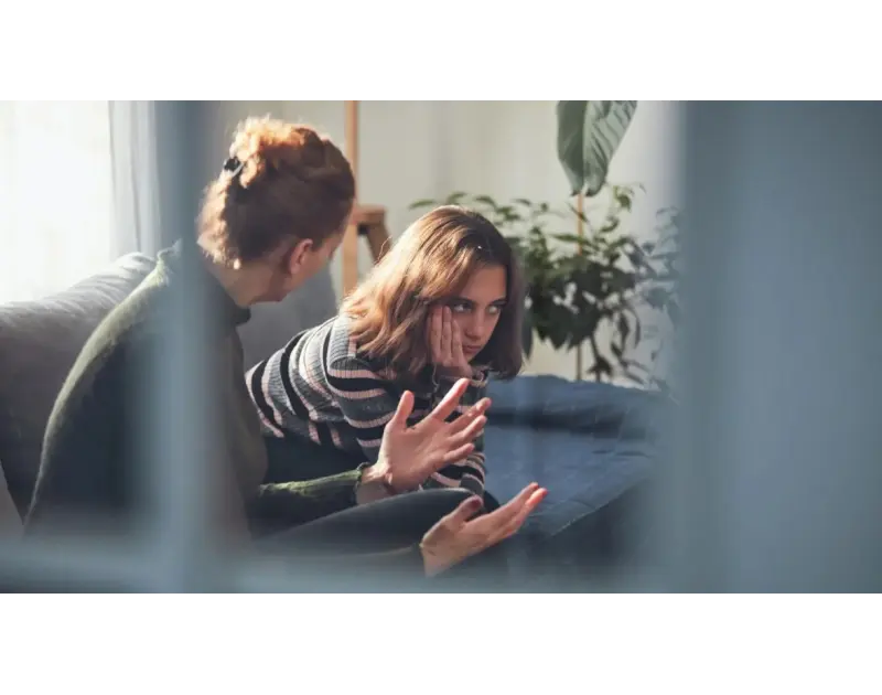 أخصائية نفسية تحذر: أخطاء تربوية شائعة تترك آثارًا سلبية على أطفالهم