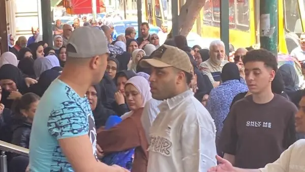 وصول إسلام كابونجا جنازة والد حمو بيكا