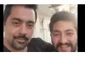 أحمد فلوكس ينشر فيديو طريف مع شبيهه: سايبلكم النسخة بتاعتي في الغردقة