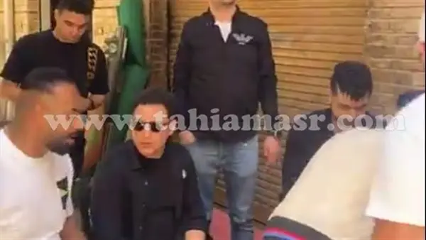 جنب صاحبه. رضا البحراوي يشارك في جنازة والد حمو بيكا| صور