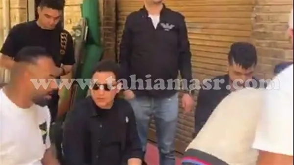 جنب صاحبه. رضا البحراوي يشارك في جنازة والد حمو بيكا| صور