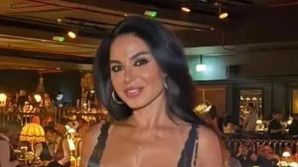 بفستان نسرين أمين تلفت الأنظار بإطلالتها في أحدث ظهور