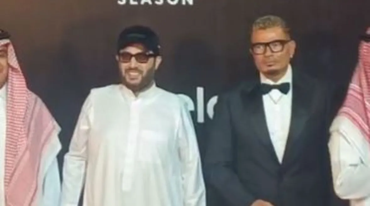هو كله هضبة؟. تركي آل الشيخ يمازح المصورين في العرض الخاص 7DOGS