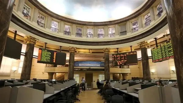 مؤشرات البورصة المصرية تواصل التباين في الأداء خلال منتصف التعاملات