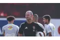 أنا البرنس هنا. توروب يتدلع على الصحفيين ويشكر الجمهور