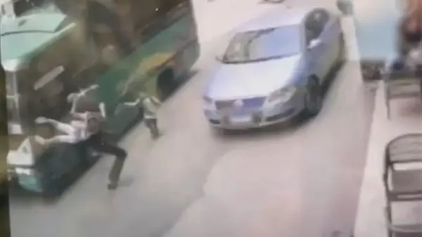 ضبط سائق أتوبيس بلا رخصة دهس أبًا وابنته في المنصورة