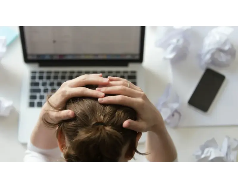 البيئة الرقمية في العمل باب للاحتراق الوظيفي