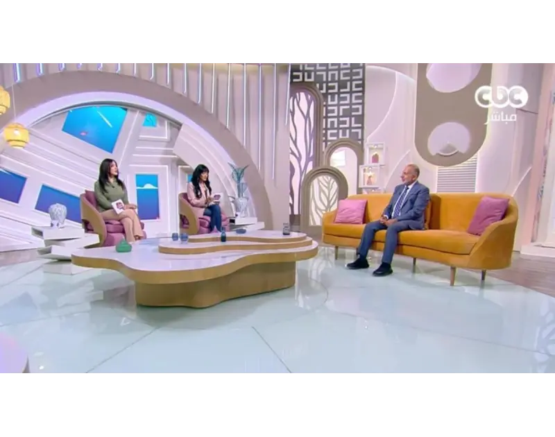 زوجة في البيت وأخرى افتراضية. الخيانة الإلكترونية مسؤولية من؟ استشاري يوضح