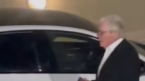 حسين فهمي ولطيفة وعلي الحجار وزوجته يقدمون واجب العزاء في وفاة هاني شاكر