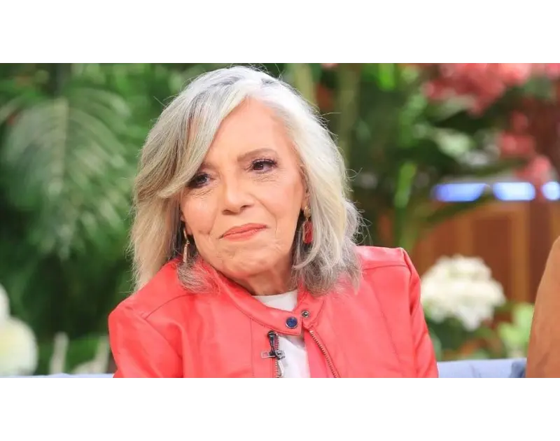 «السواق عارفة عبدالرسول تستغيث بسبب أزمة الأجور في الوسط الفني