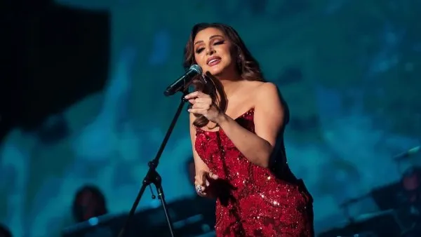 عمري أنغام تحيي حفلا في الرياض