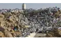 لأداء الركن الأعظم.. الحجاج يتوافدون إلى صعيد عرفات