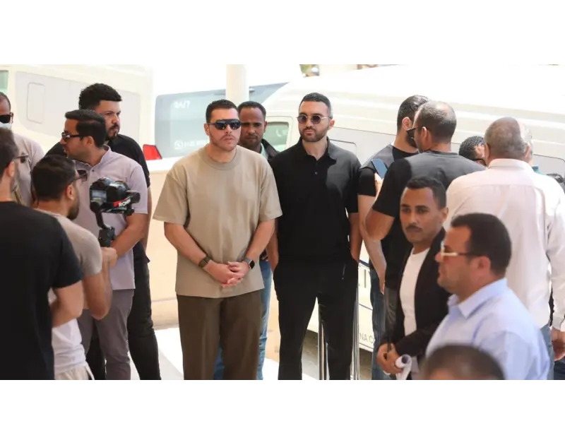 الوداع الأخير. 11 صورة ترصد أحزان النجوم في جنازة هاني شاكر