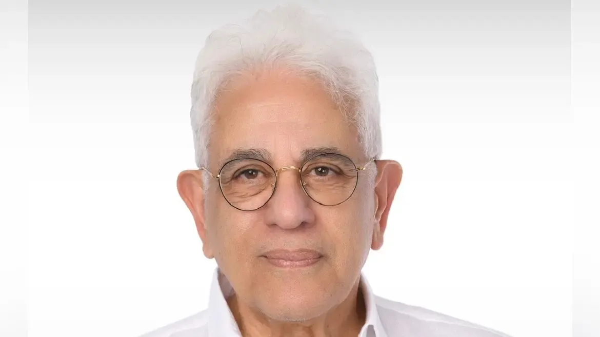 حسام بدراوي يكتب لـ””: حين تتكلم الذبابة