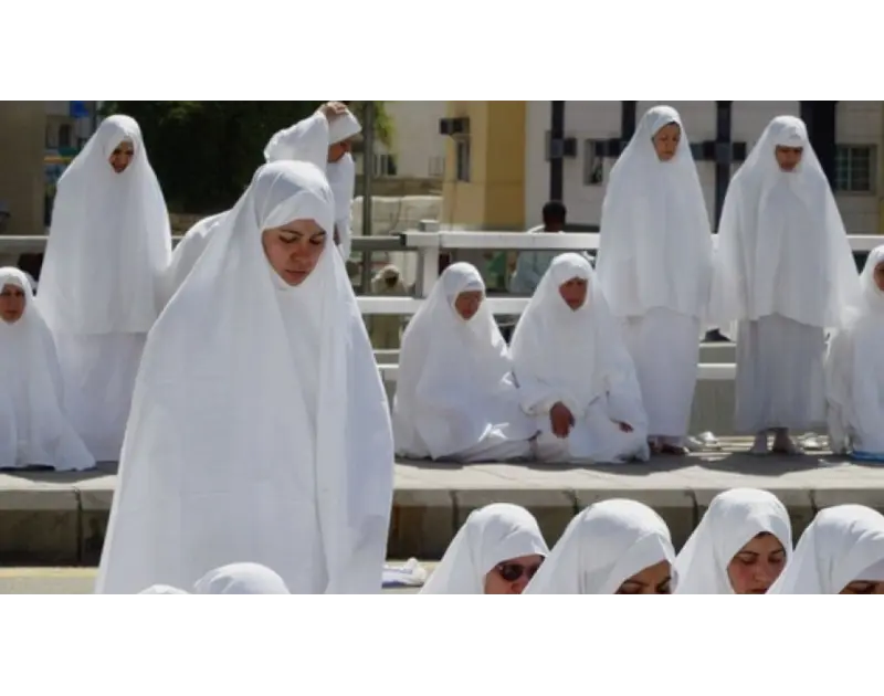 "الأزهر للفتوى" يوضح أحكام المرأة في الحج: لا يشترط إذن الزوج للسفر