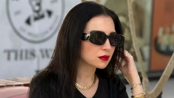 بالكاجوال. مي عز الدين تلفت الأنظار بأحدث ظهور لها