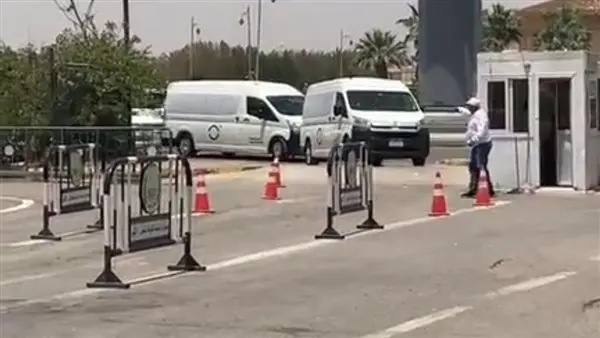 وصول جثمان عبد الرحمن أبو زهرة إلى مسجد الشرطة لأداء صلاة الجنازة. صورة