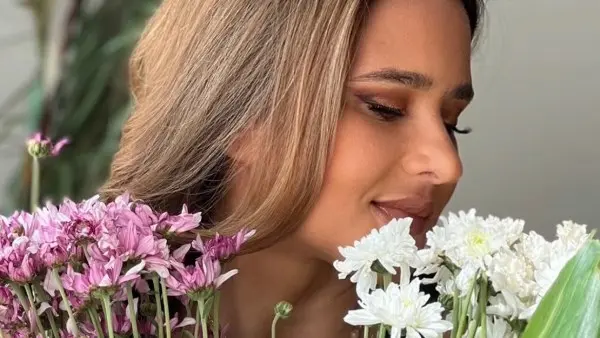 نيللي كريم تخطف الأنظار بأحدث ظهور