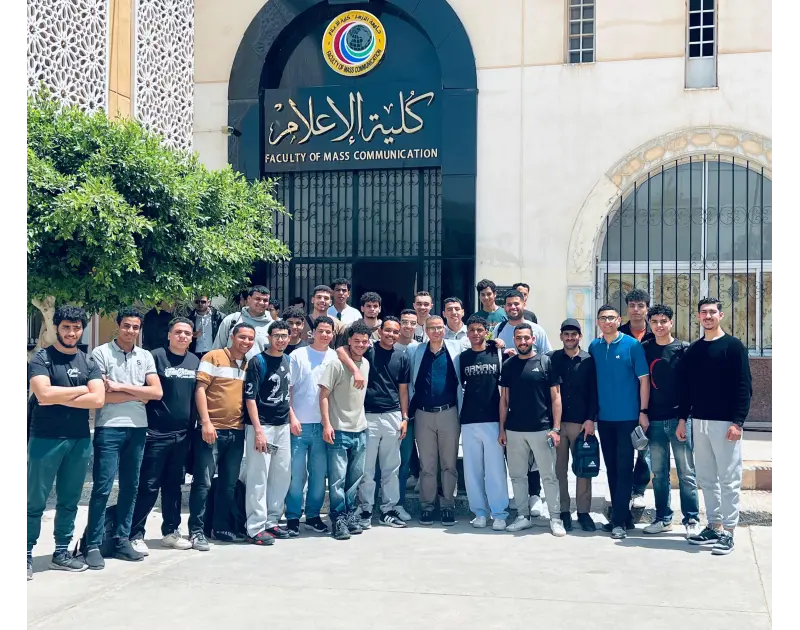 “يوم بر ووفاء”. الدكتور مصطفى مندي يختتم العام الدراسي ويكرم طلاب إعلام الأزهر في مسابقة “المدونة والبودكاست”