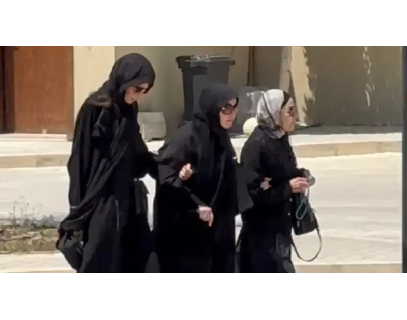 "صوت عاش في القلوب". ميرفت أمين في جنازة هاني شاكر بمسجد أبو شقة