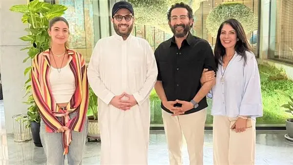 عأئلة جميلة. تركي آل الشيخ في زيارة لـ أحمد حلمي ومنى زكي بمنزلهم