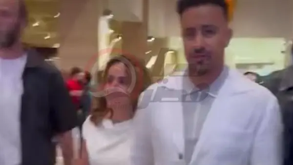 أحمد داود وعلا رشدي والمخرج محمد صادق. توافد النجوم على العرض الخاص لـ فيلم إذما