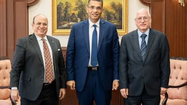محافظ البحر الأحمر يتابع ترتيبات الدورة الرابعة لمهرجان الغردقة لسينما الشباب