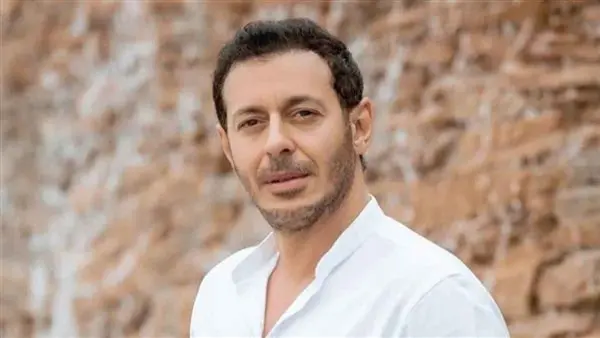 بعد وعكته الصحية. علاقة مصطفى شعبان بوالده| دعم في أصعب اللحظات