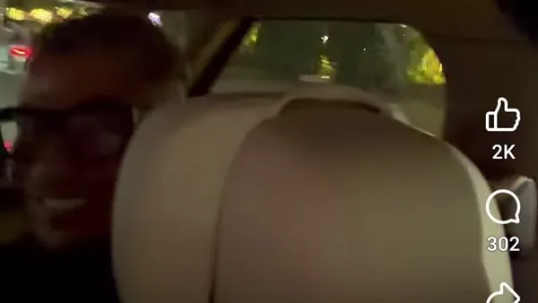 "الفنان الشاب ". تركي آل الشيخ يمازح عمرو دياب في العرض الخاص لـ 7Dogs
