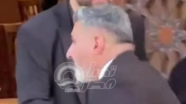 ياسر جلال أول الحاضرين في عزاء هاني شاكر ونجله في حالة ذهول
