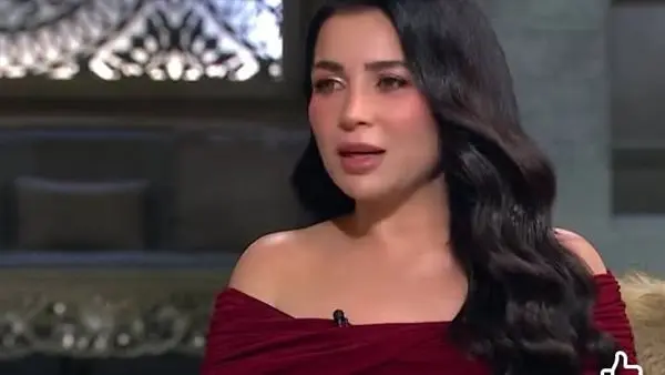 "يسرا وتامر حسني هما السند". مي عز الدين تتحدث عن دعم النجوم لها ووجع فقدان والدتها