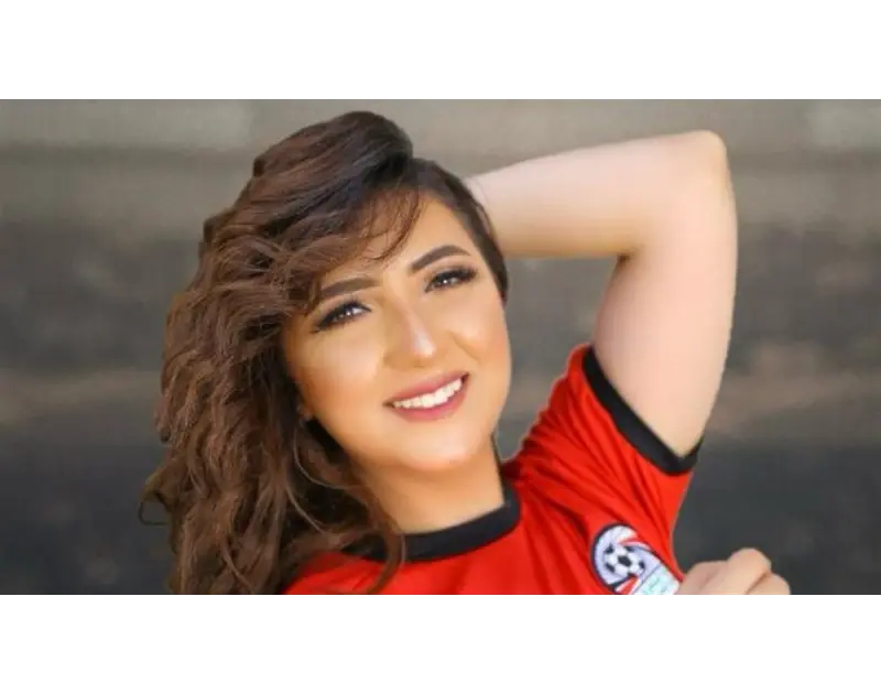 آية عبد الله تشعل حماس الجماهير بأغنية مصر نمبر وان لدعم المنتخب