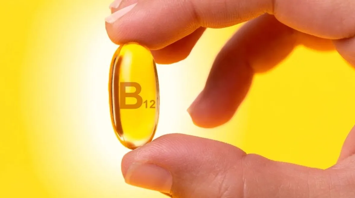 بين النقص والإفراط. دراسة تكشف العلاقة بين فيتامين B12 والسرطان