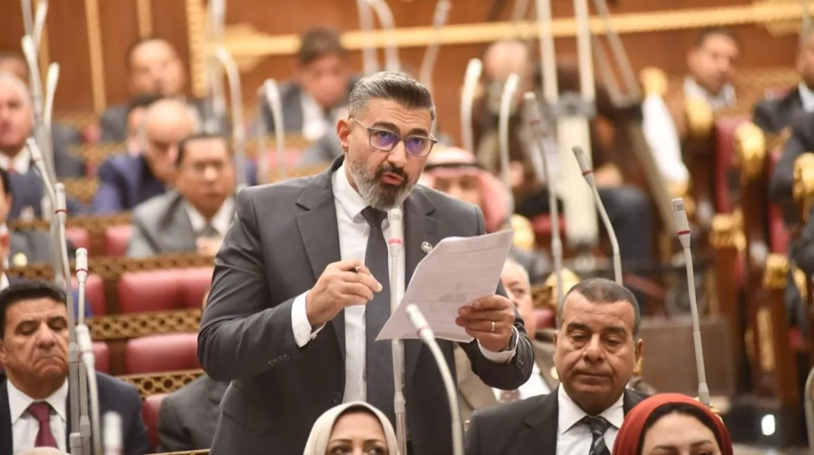 ياسر جلال يطالب وزير التعليم العالي بالتحقيق في تعطيل عرض "الدحديرة"