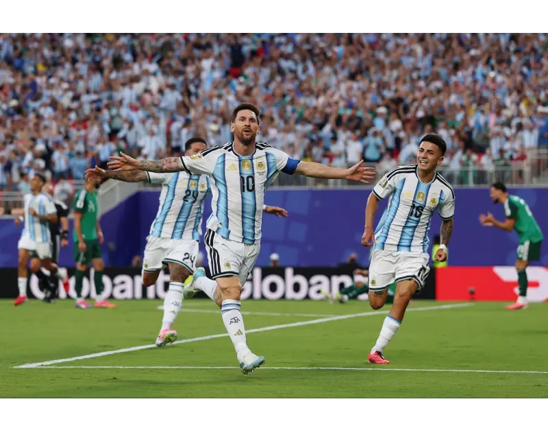 ميسي يسجل ويقود الأرجنتين للتقدم على الجزائر في مونديال 2026