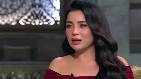 مي عز الدين: عادل إمام طلب يكرمني في بيته وغيرت ورق فيلم أيظن