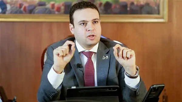 نائب يطالب بوقف مرتبات الوزراء بسبب أزمة المعاشات