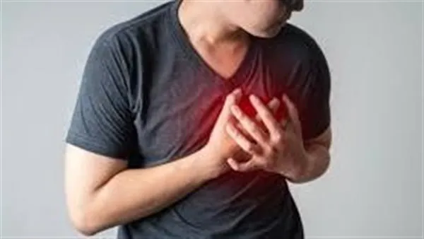 طبيب يحذر من 6 عادات تدمر قلب الشباب وعلامات تحذيرية لا تتجاهلها أبداً